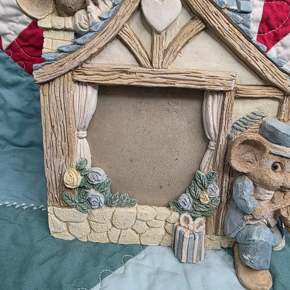 VTG Resin Mouse House Picture Frame Fiddler Sleeping Mice Cottagecore SMALL FLAW